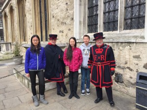 no visit to London is complete without a photo with a Beefeater